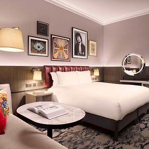 Camera con letto king size