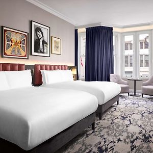 Camera con letto queen size